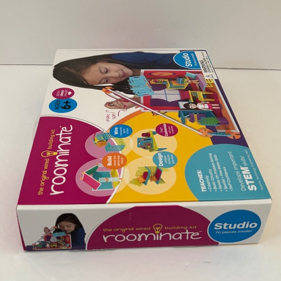 Roominate Studio Wired Building Design Kit 70 Pieces Girls STEM Toy Ages 6+ - Picture 4 of 6